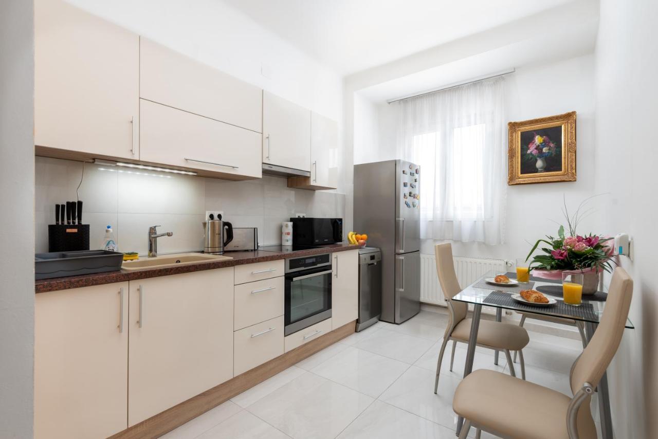 Budapest Deluxe Apartman With Free Parking Place Exterior photo